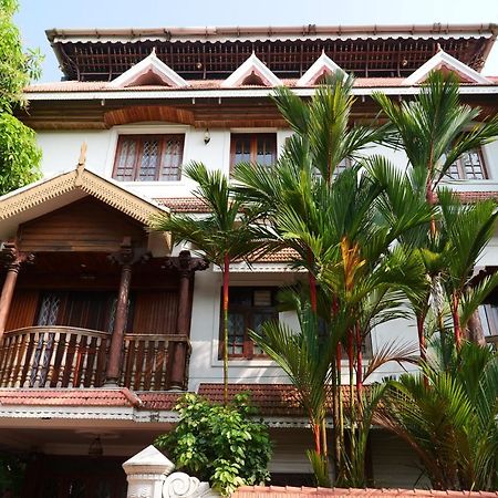Hotel White Rose Kochi Bagian luar foto