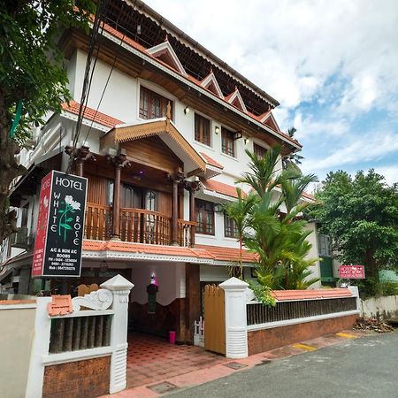 Hotel White Rose Kochi Bagian luar foto
