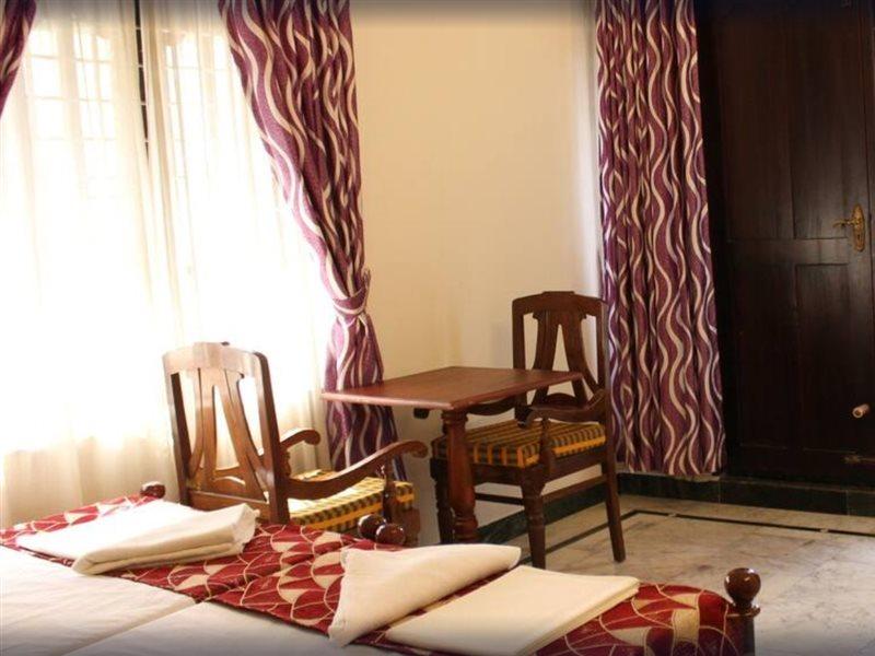 Hotel White Rose Kochi Bagian luar foto