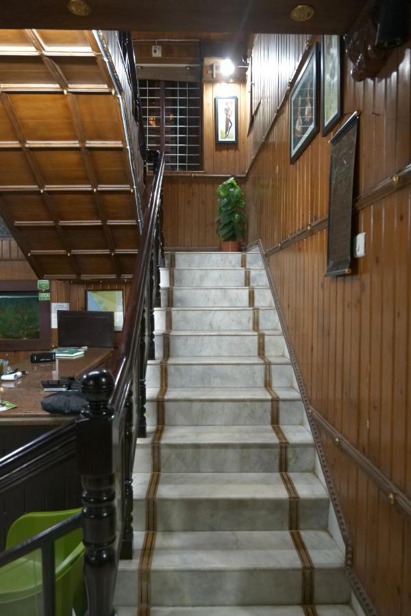 Hotel White Rose Kochi Bagian luar foto