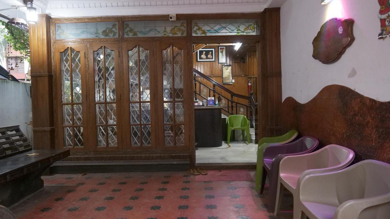 Hotel White Rose Kochi Bagian luar foto