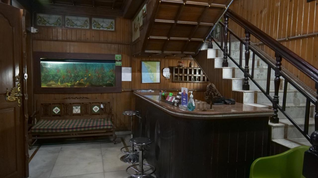 Hotel White Rose Kochi Bagian luar foto