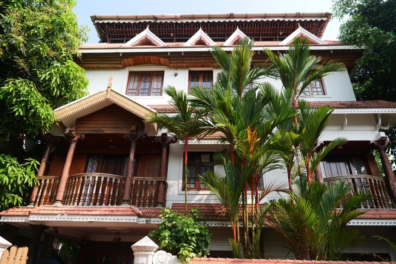 Hotel White Rose Kochi Bagian luar foto