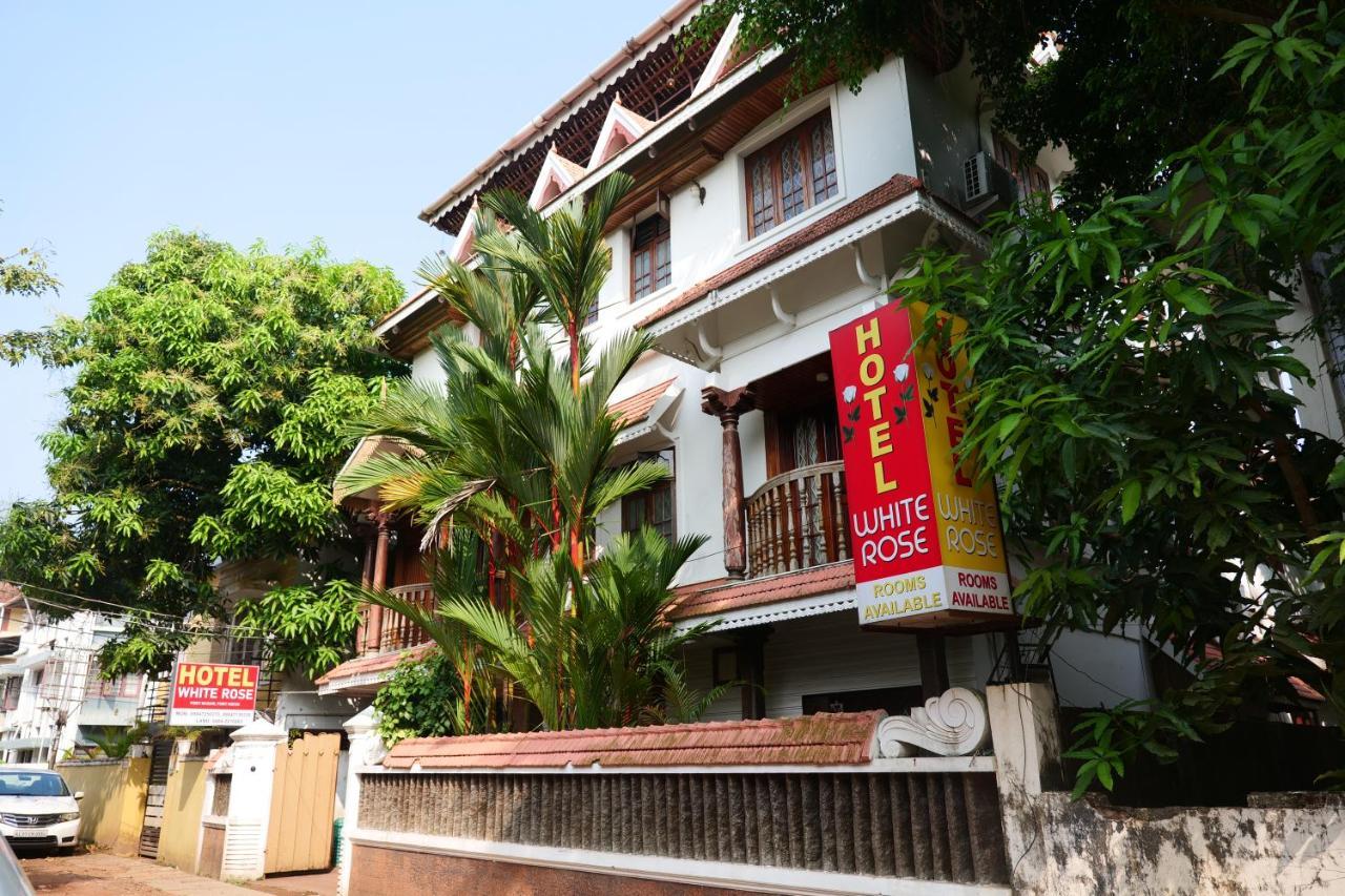 Hotel White Rose Kochi Bagian luar foto