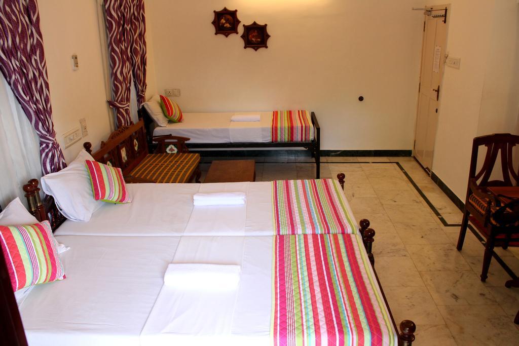 Hotel White Rose Kochi Bagian luar foto