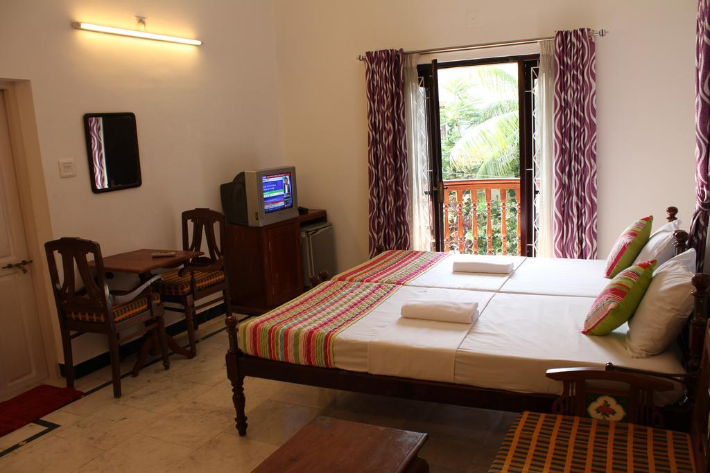 Hotel White Rose Kochi Bagian luar foto