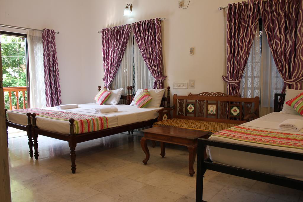Hotel White Rose Kochi Bagian luar foto