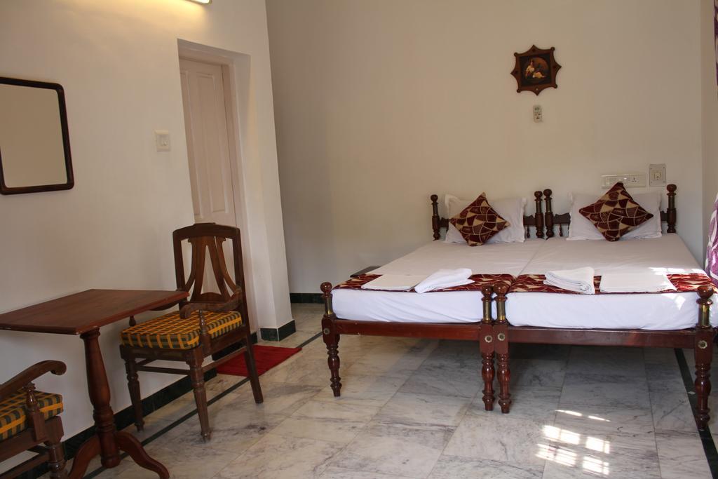 Hotel White Rose Kochi Bagian luar foto