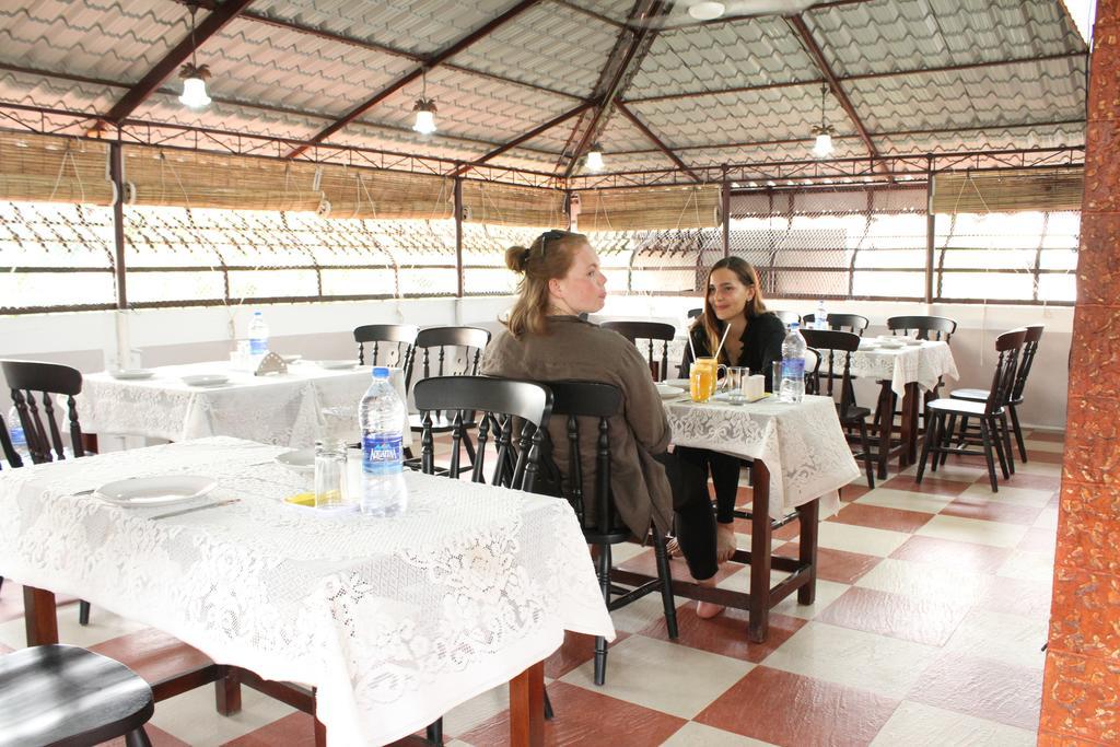 Hotel White Rose Kochi Bagian luar foto