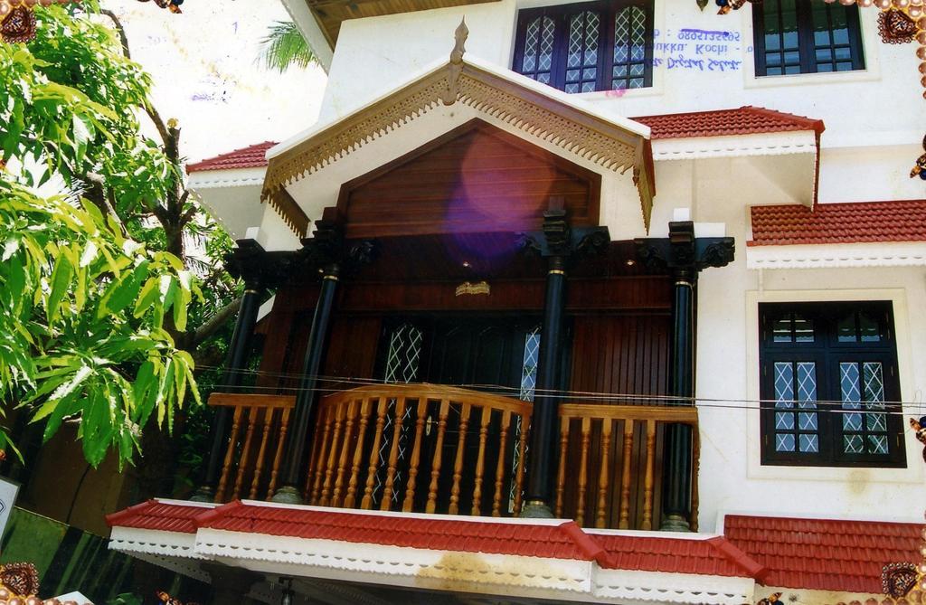 Hotel White Rose Kochi Bagian luar foto