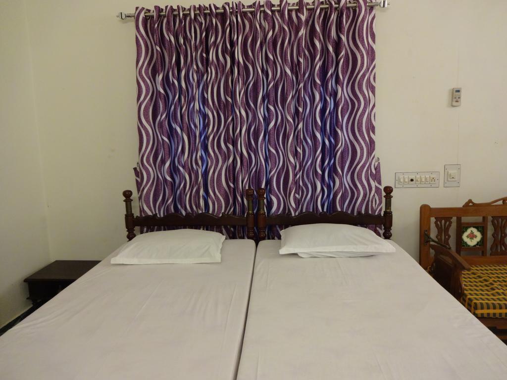Hotel White Rose Kochi Bagian luar foto