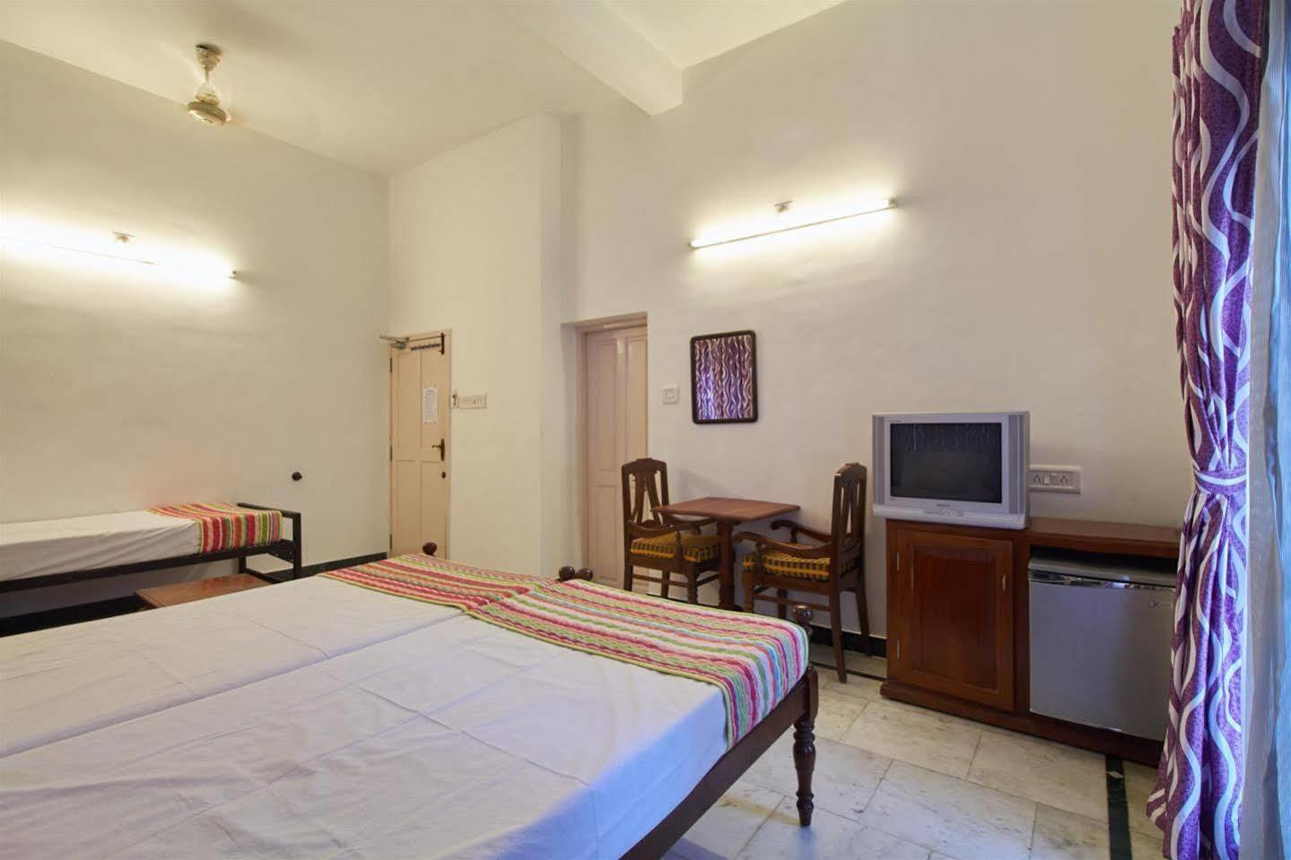 Hotel White Rose Kochi Bagian luar foto