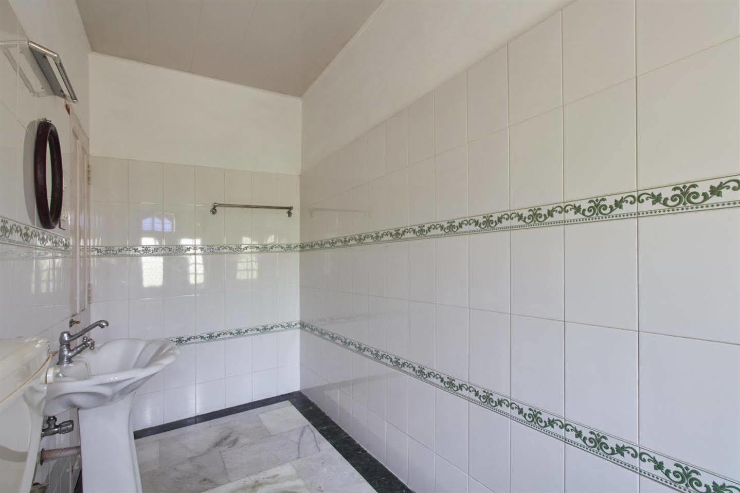 Hotel White Rose Kochi Bagian luar foto