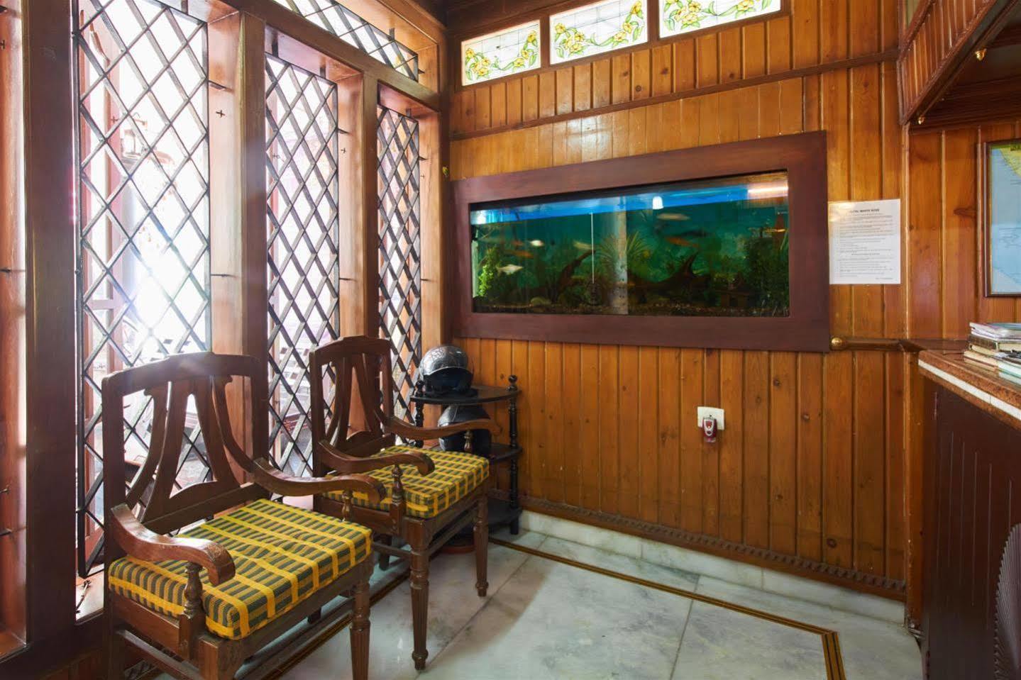 Hotel White Rose Kochi Bagian luar foto