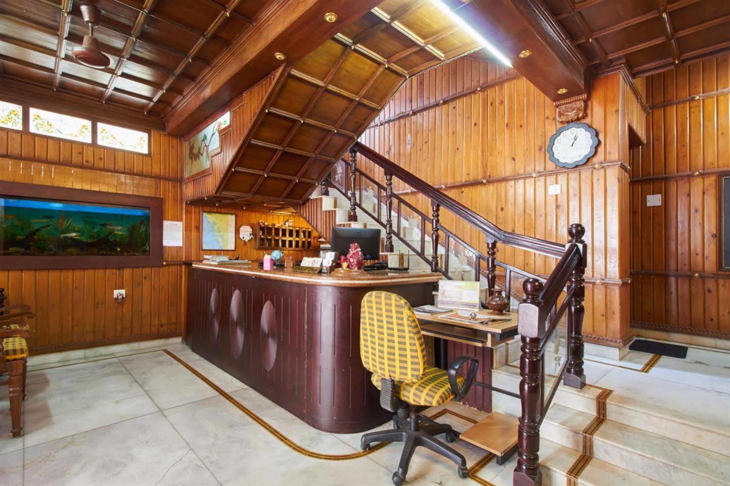 Hotel White Rose Kochi Bagian luar foto