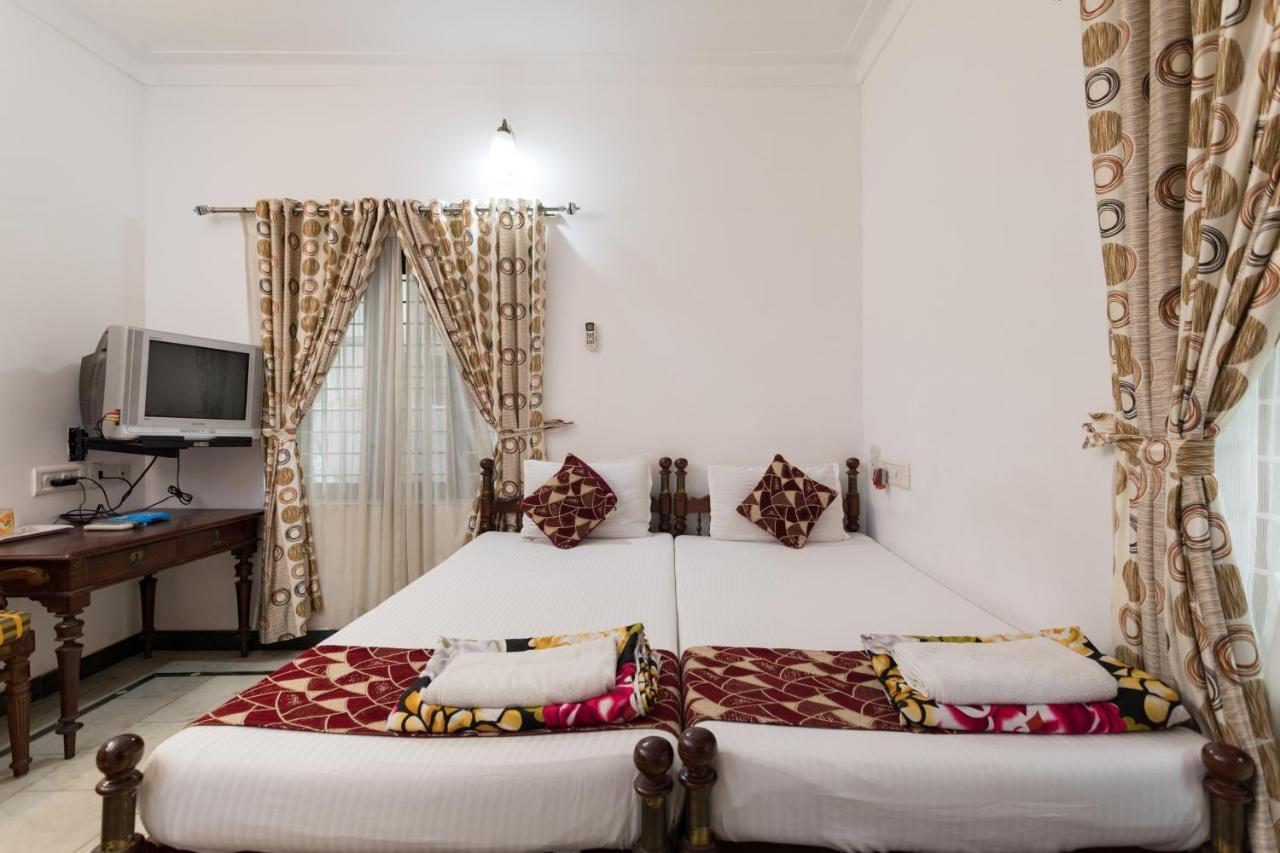 Hotel White Rose Kochi Bagian luar foto