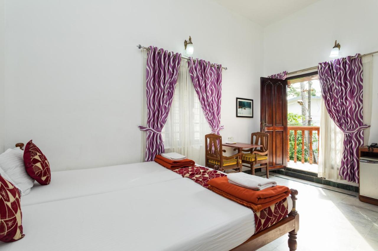 Hotel White Rose Kochi Bagian luar foto