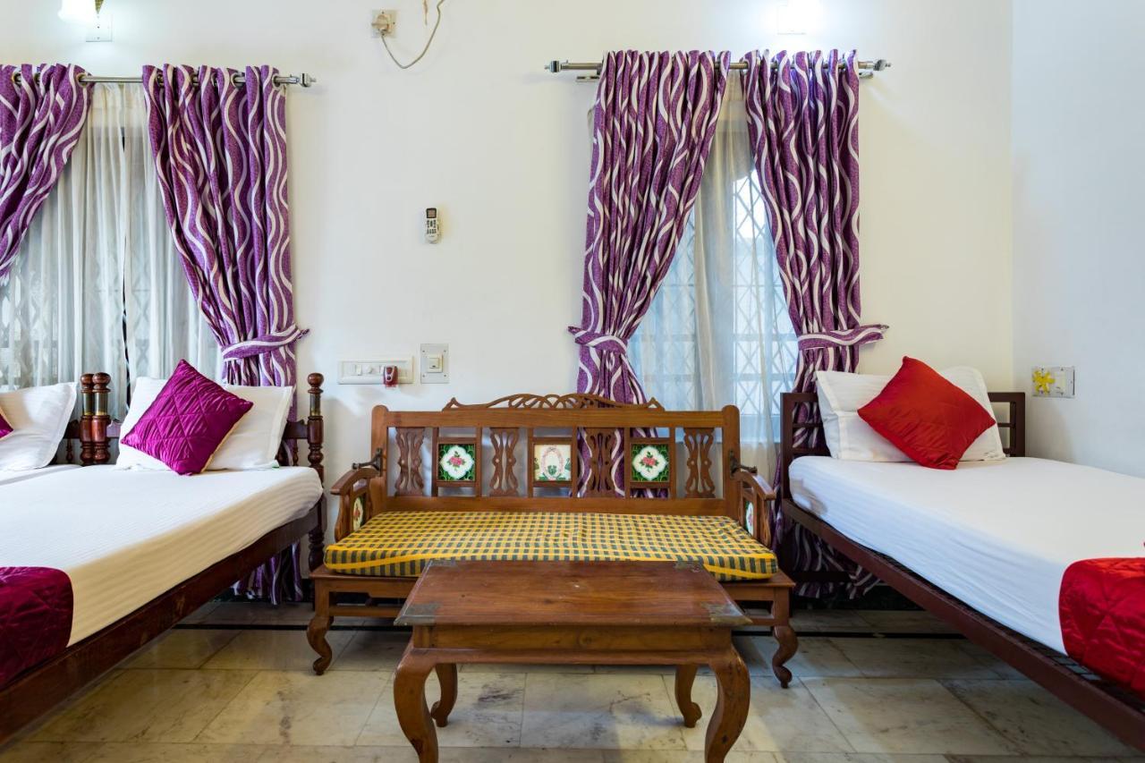 Hotel White Rose Kochi Bagian luar foto