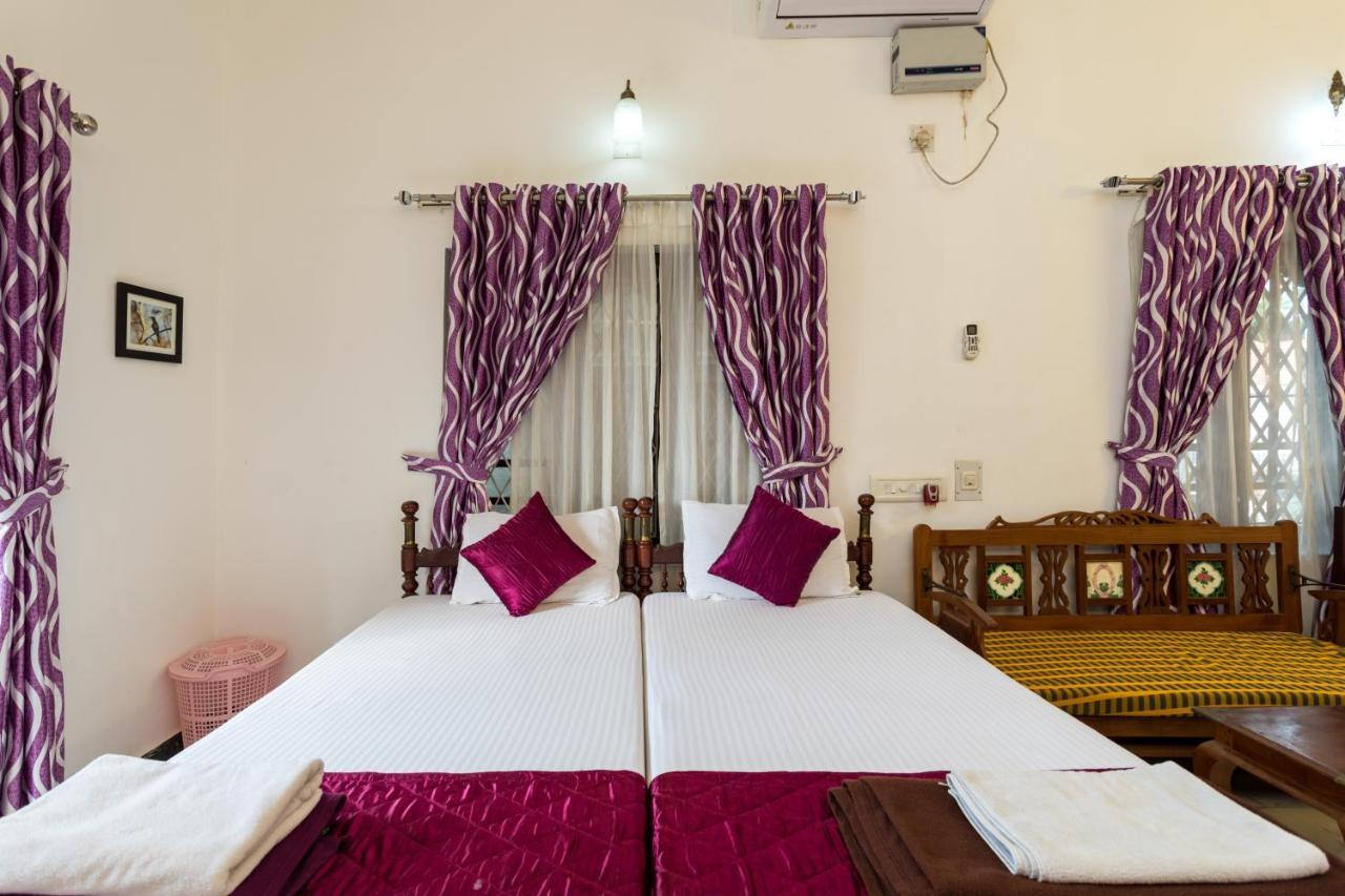 Hotel White Rose Kochi Bagian luar foto