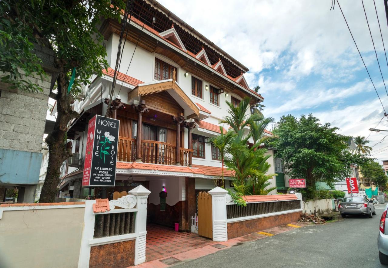 Hotel White Rose Kochi Bagian luar foto